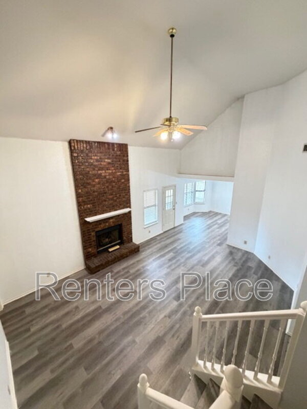 Building Photo - 11121 S 106th E Ave