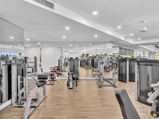 Building Photo - 3370 Hidden Bay Dr