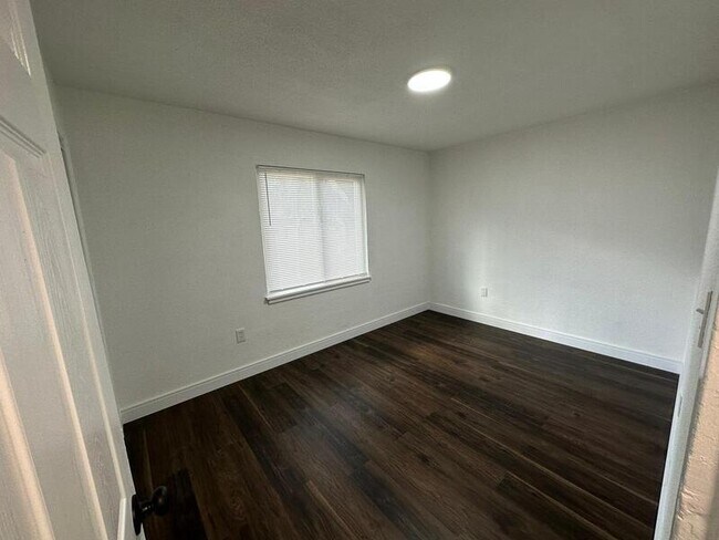 Building Photo - 2122 Mara Ct