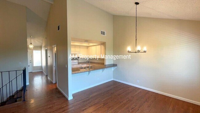 Building Photo - Concord Beautiful 4 bedroom 2.5 bathroom townhouse, 1496 sq ft available now!