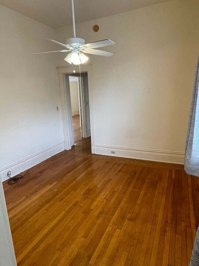 Building Photo - 3620-3620 Napoleon Ave