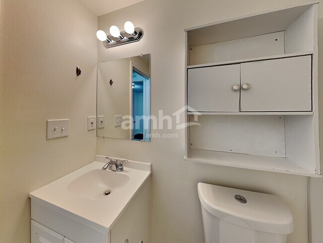 Building Photo - 4096 Juniper Hills Dr