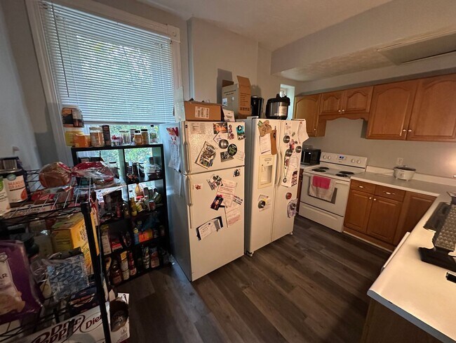 Building Photo - 5 Bedroom House Available Next to UC Campus