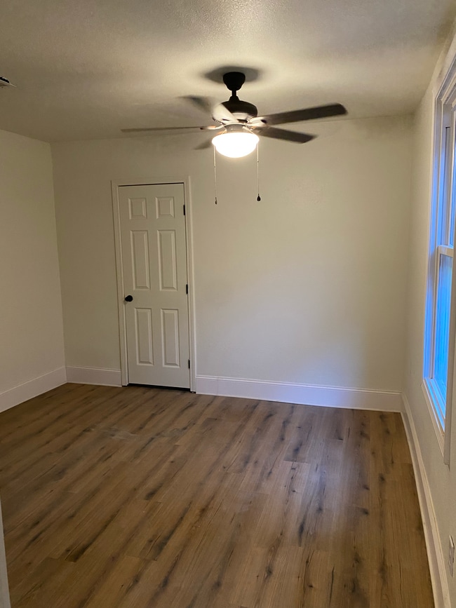 Building Photo - Hickory Street