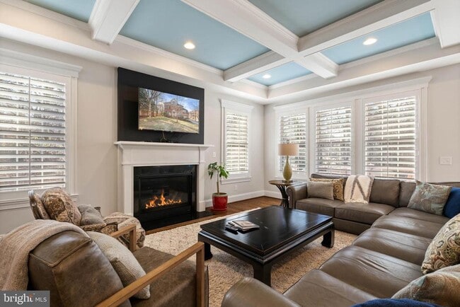 Building Photo - 1604 Colonial Ln