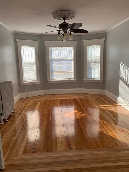 Building Photo - 498 Hanover St