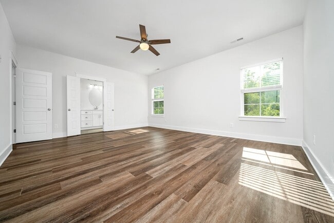Building Photo - Stunning 2BE/2.5BA townhome next to Percy ...