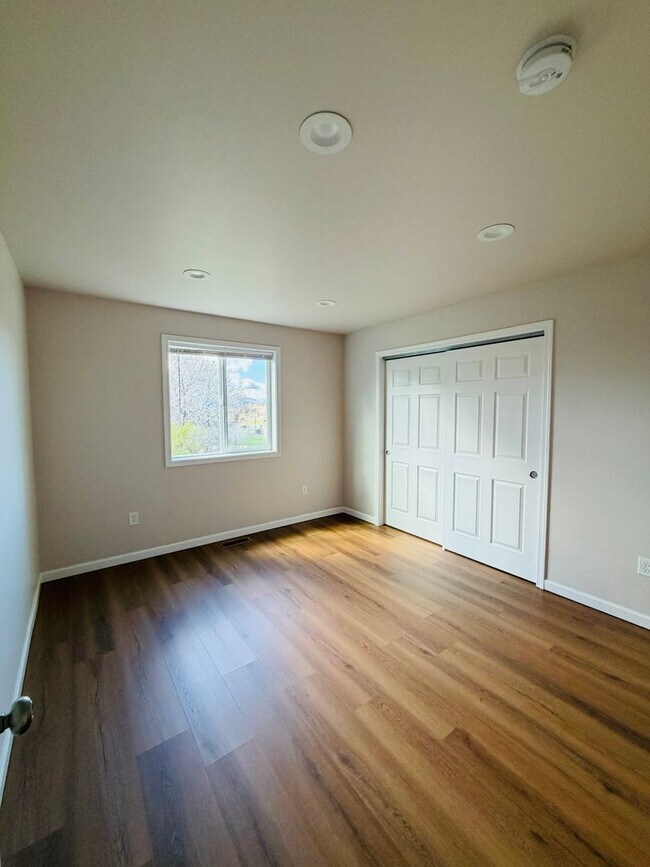 Building Photo - Well-designed 3BD/2BA newer build offers a fantastic layout with flexible living space.
