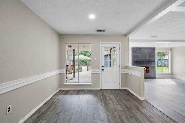 Building Photo - 16911 Summit Oaks Ln
