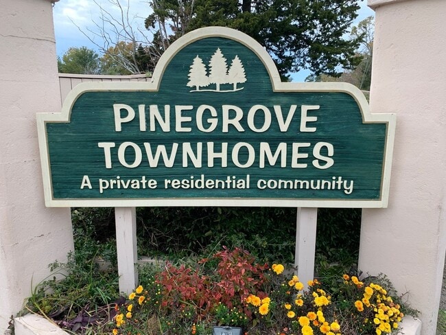 Building Photo - Gated Community, 1.5 Miles to Beach, Pet F...