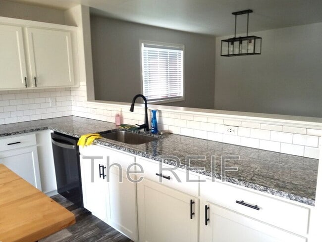 Building Photo - 4477 Soya Ave