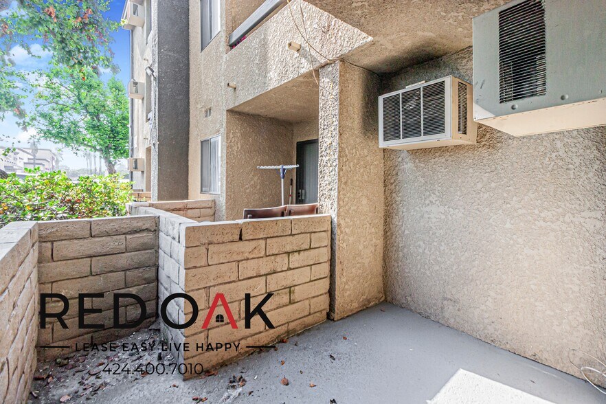 Building Photo - 8614 Woodley Ave