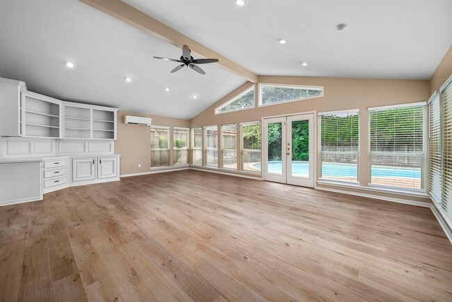 Building Photo - 527 Briar Knoll Dr