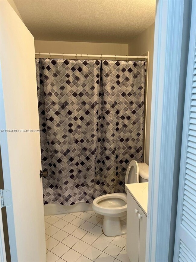 Building Photo - 2911 SE 13th Rd