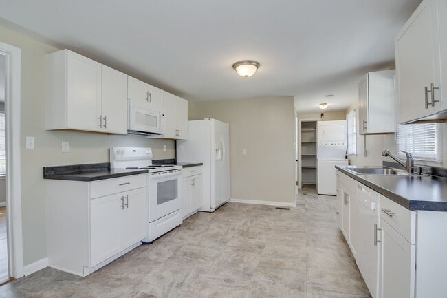 Building Photo - Charming Home in the Heart of Harlem!