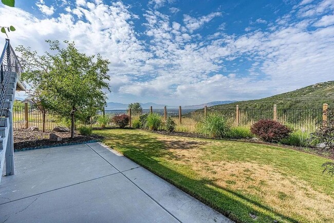 Building Photo - GORGEOUS Draper Home!