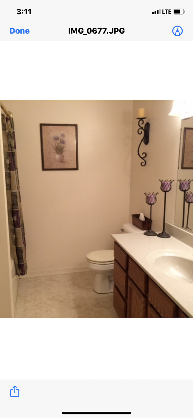 Full bath upstairs - 1212 Williams St