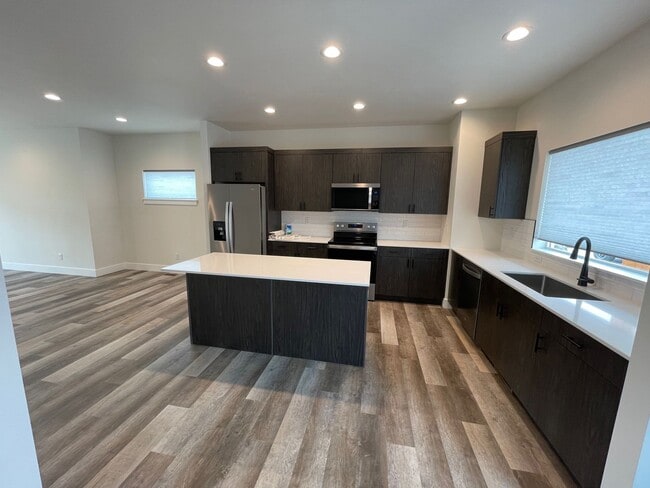 Building Photo - 513 Spaniel Ln