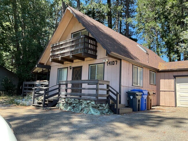 Building Photo - Two story 4 bedroom 2 bath home, Magalia