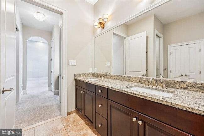 Building Photo - 448 Salk Cir