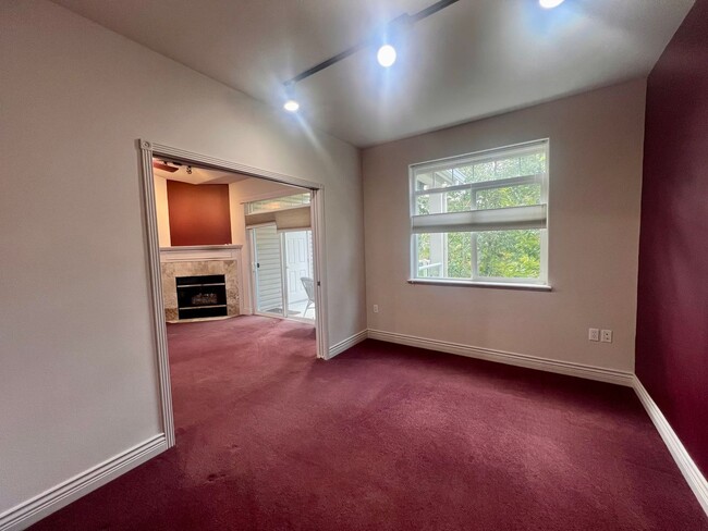Building Photo - Cozy 2Bd 2Ba El Dorado Condo in Bellingham...