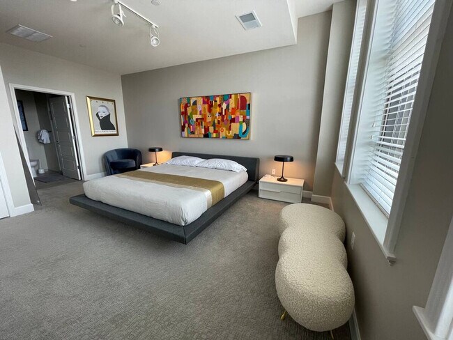 Building Photo - 272 E Main St