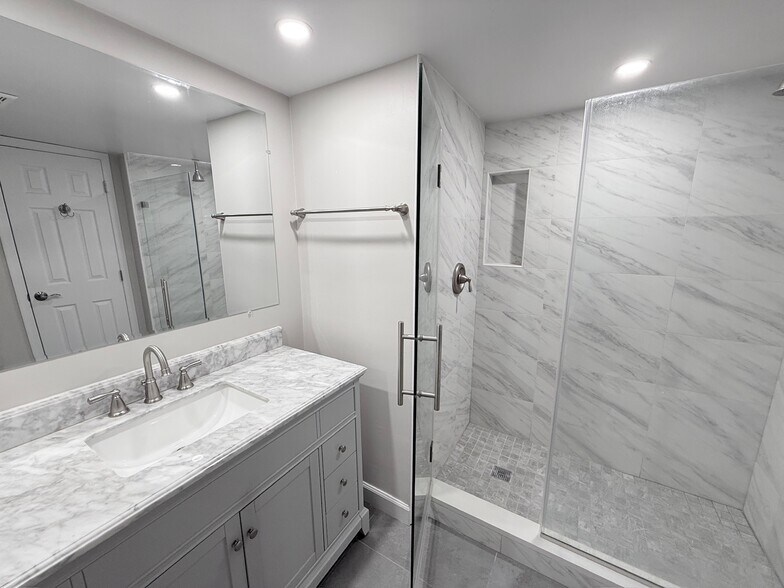 Building Photo - 1200 Braddock Pl