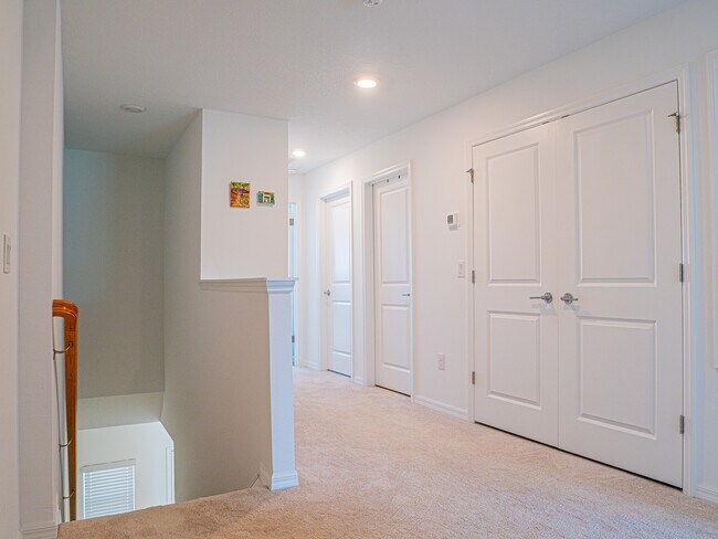 Building Photo - 2350 Paravane Wy