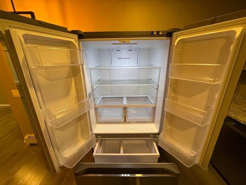 Building Photo - 609 Irwin St