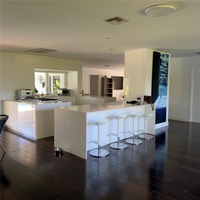 Building Photo - 11030 SW 42nd Ct