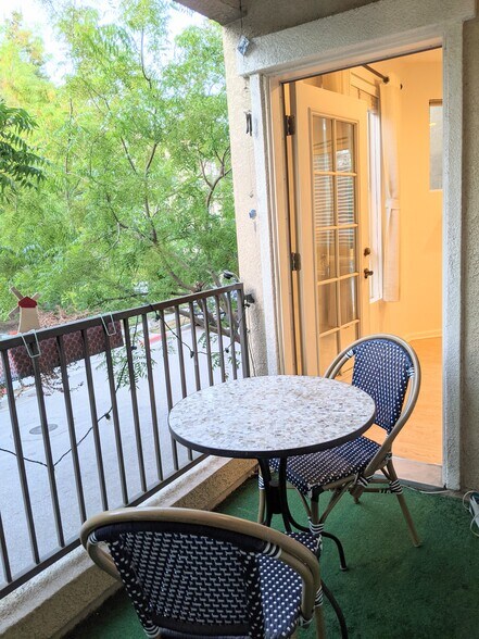 Building Photo - 464 Tower Hill Ave