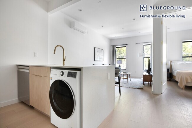 Building Photo - 285 Kingsland Ave