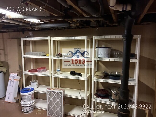 Building Photo - 209 W Cedar St