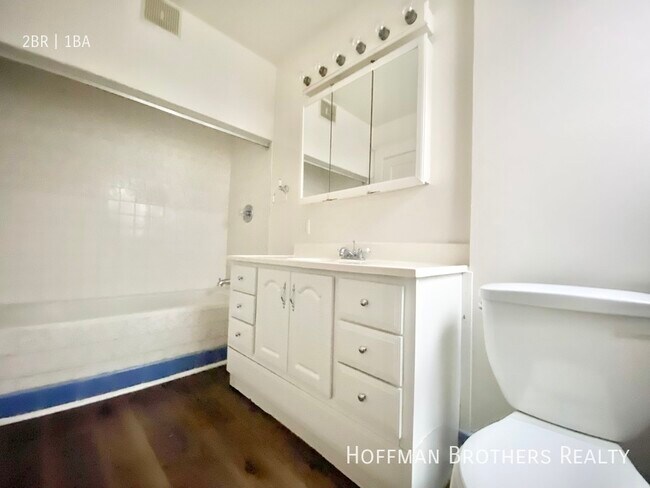 Building Photo - 524 1/2 Heliotrope -A