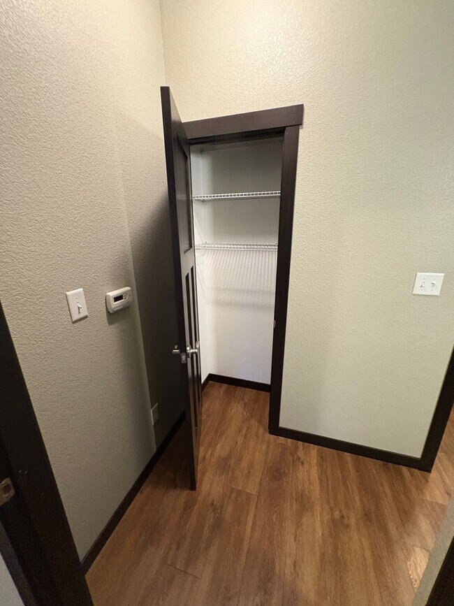 Building Photo - PRICE REDUCED!!! 4 bed / 3 bath Twinhome for Rent!