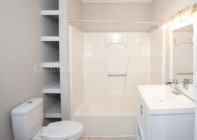 Building Photo - 3BR/2BA Great Location Downtown Wilmington Near Castle St - $1,750/month, pet friendly!*