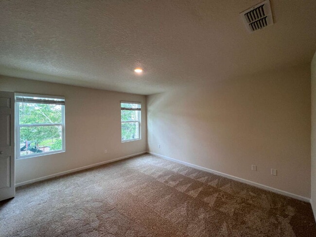 Building Photo - Charming 3-Bedroom Townhome for Rent in De...