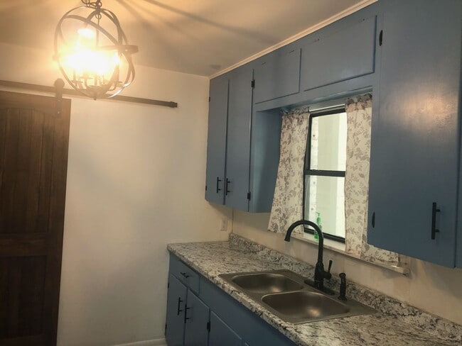 Building Photo - Cute 3 Bedroom House in Longview ISD