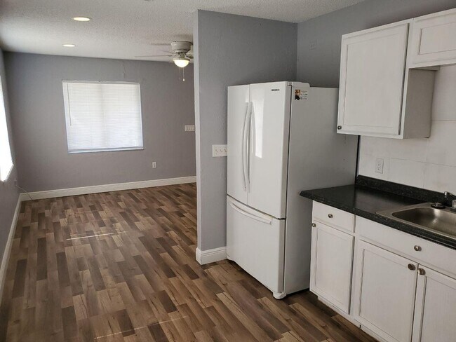 Building Photo - 3/2 Duplex in Bradenton