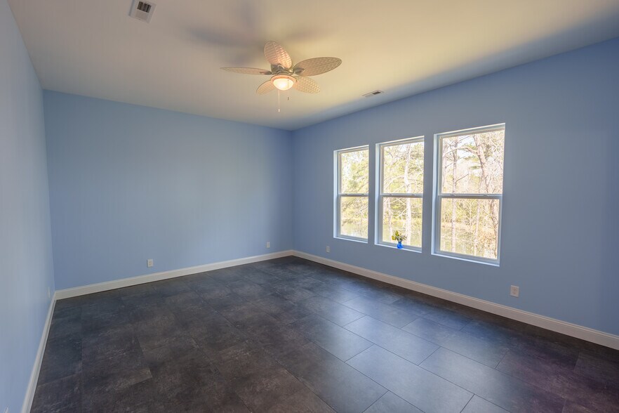 Building Photo - 60 Madison Dr