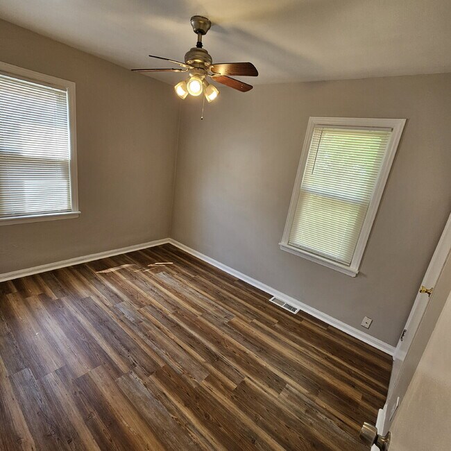 Building Photo - 2-Bedroom Ranch, Spacious Living Room, New Flooring, Kitchen with All Appliances, Laundry