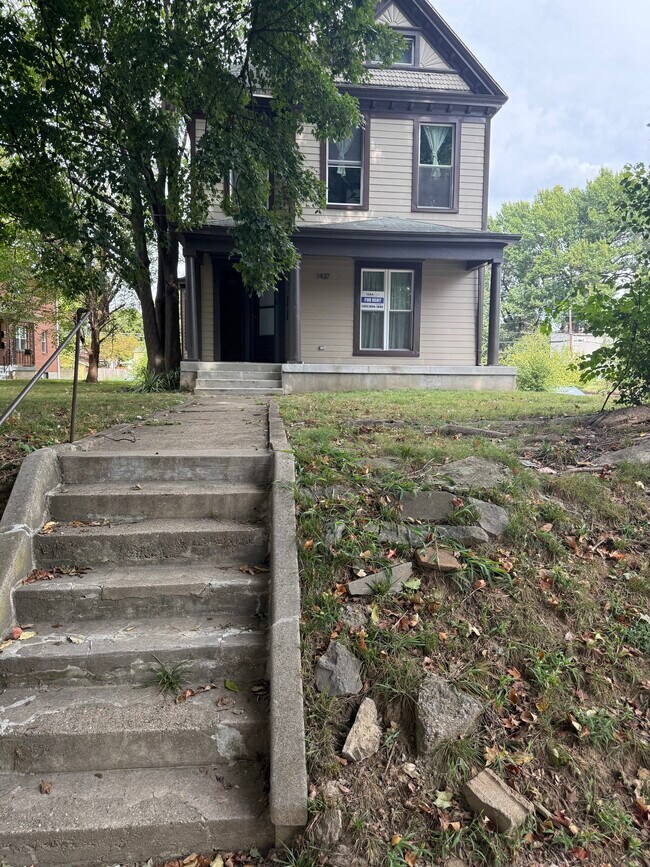 Building Photo - 1437 Hepburn Ave