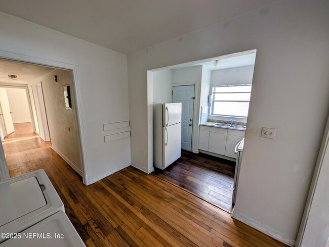 Building Photo - 2136 College St