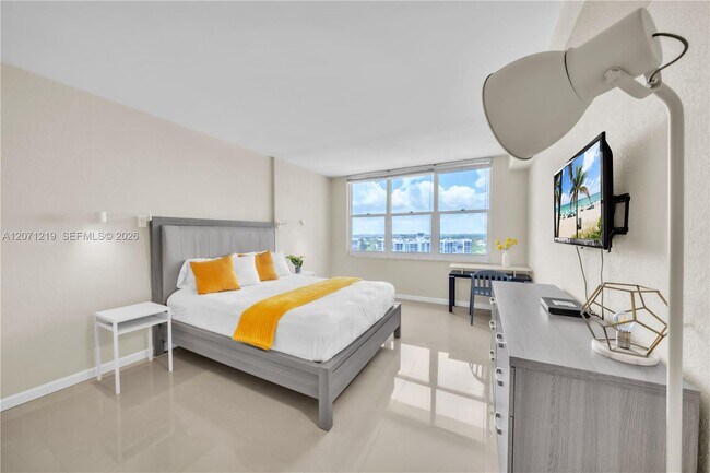 Building Photo - 2501 S Ocean Dr