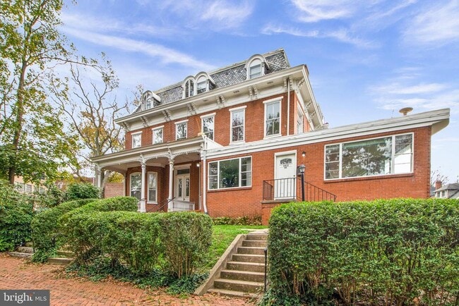 Building Photo - 1412 Delaware Ave