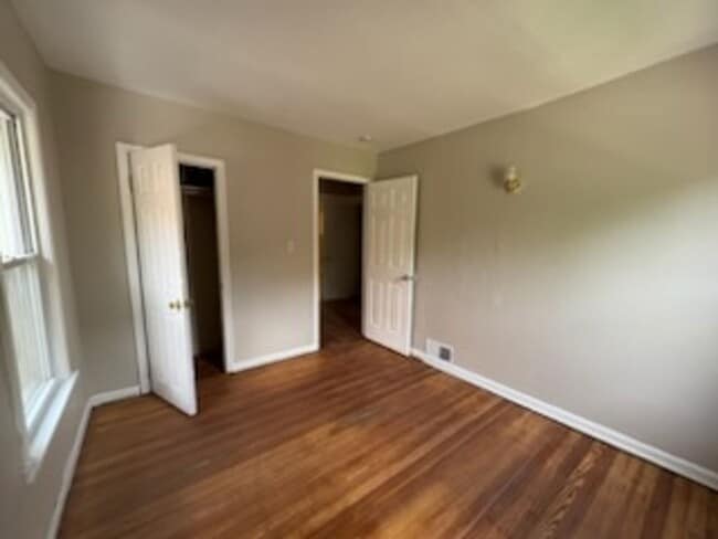 Building Photo - 644 Easter Ave