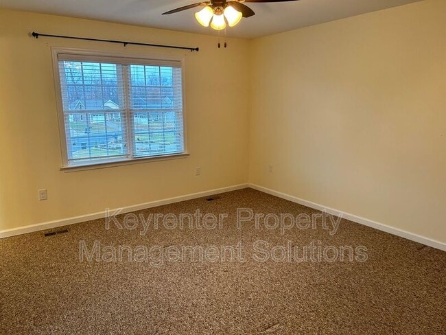 Building Photo - 107 Oakstone Run