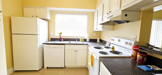 Building Photo - 1881 NW 96th Terrace