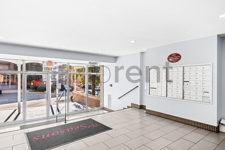 Building Photo - 5851 Quantrell Ave