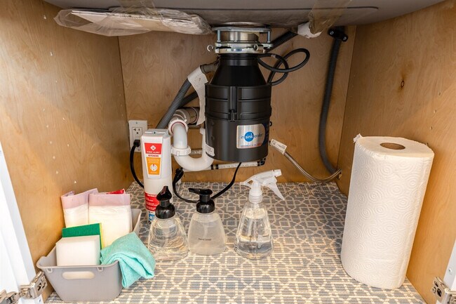 Building Photo - 419 S Kenwood Ave